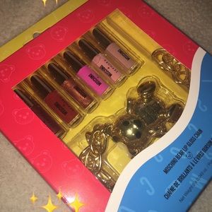 MOSCHINO LIP GLOSS SET WITH BEAR CHAIN